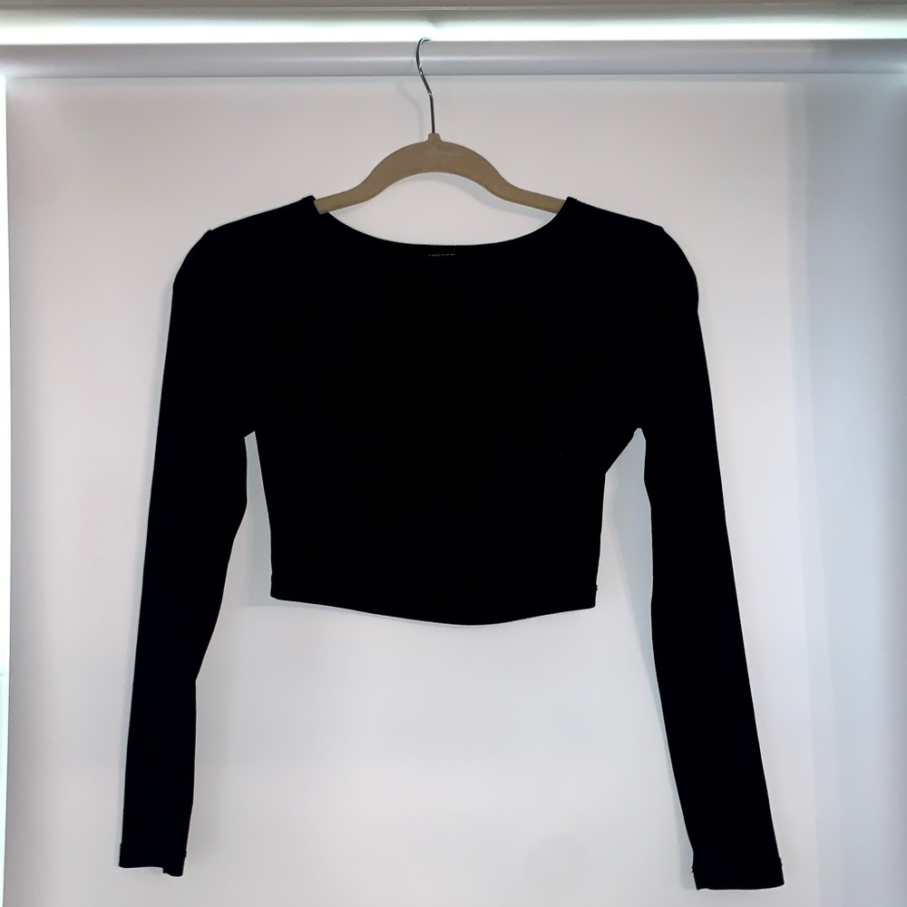 Black long sleeve fitted crop top